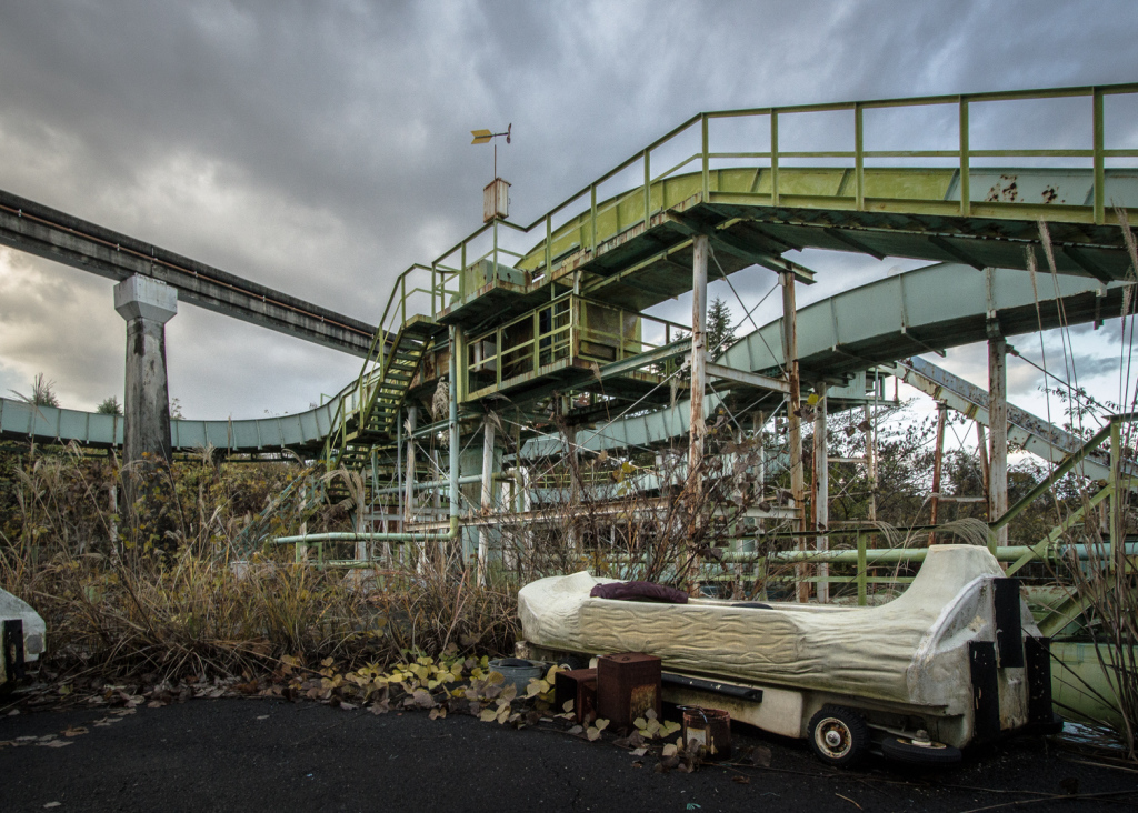 Image beside the Log water ride at Nara Dreamland