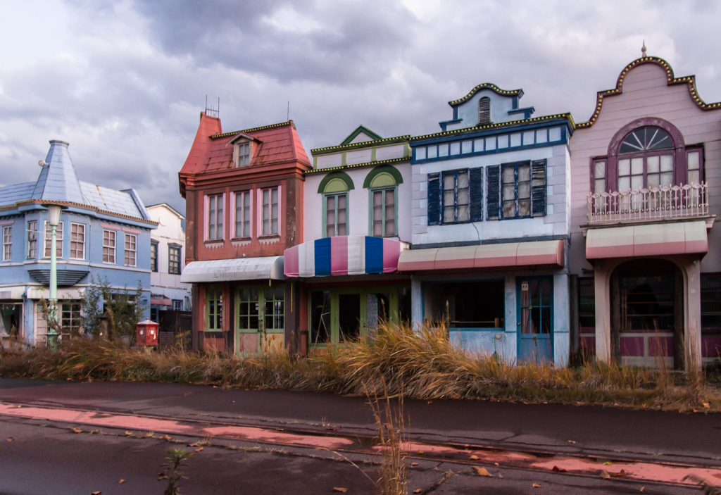 Image of a few buildings at Nara Dreamland