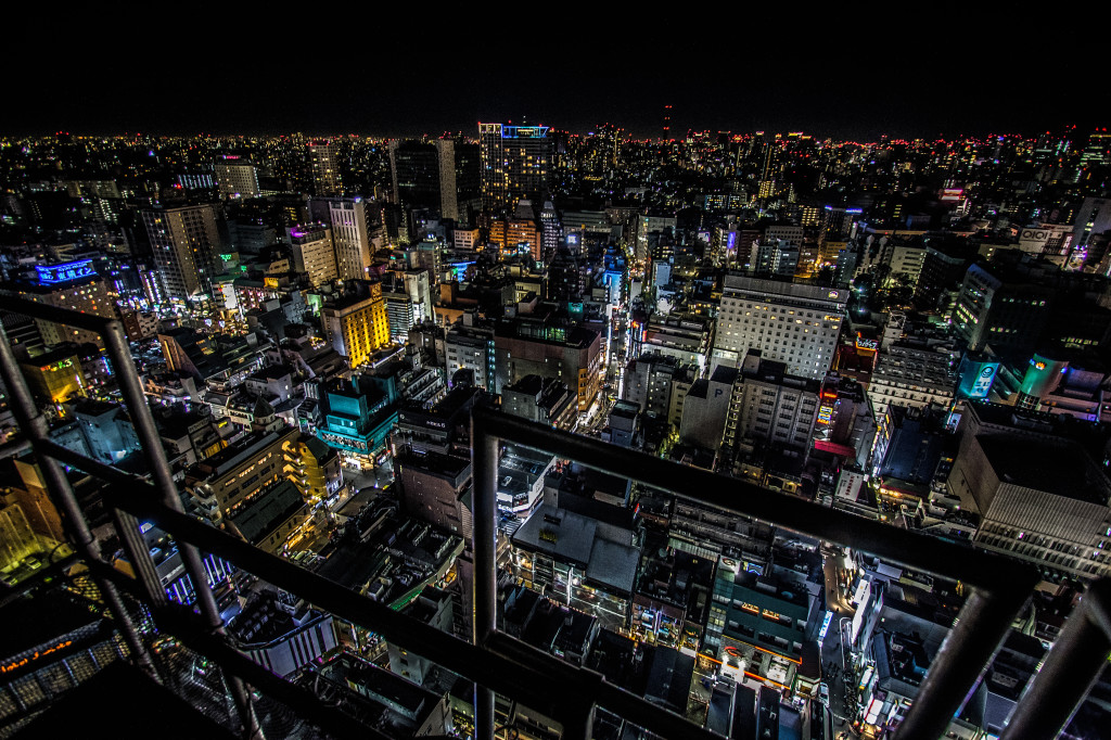 Image taken of city during Tokyo rooftopping at night.